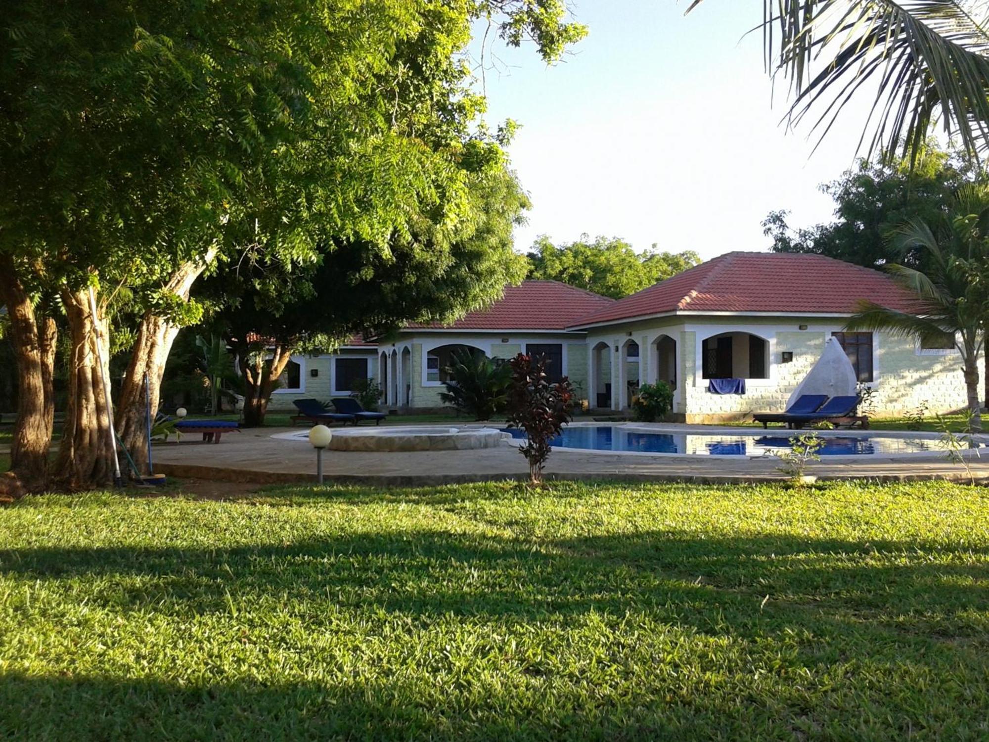 Safina Cottages Diani Beach Eksteriør bilde